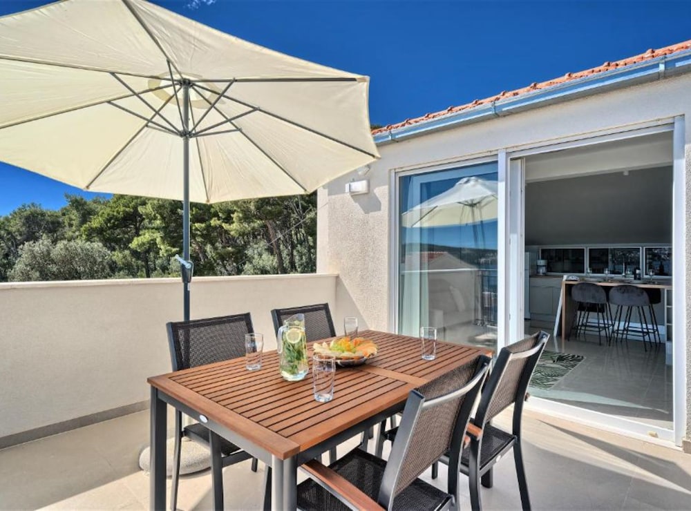 Apartment Domenico - 50 m From the sea