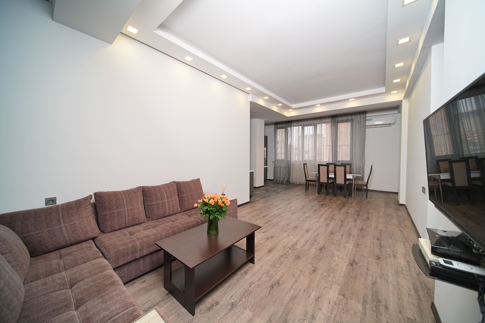 Elegant Suite by Sweet Home