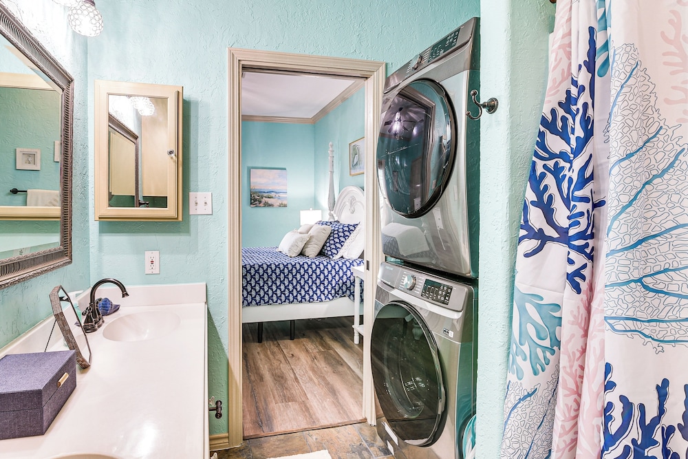 Walk to the Ocean: Family Retreat in Crystal Beach