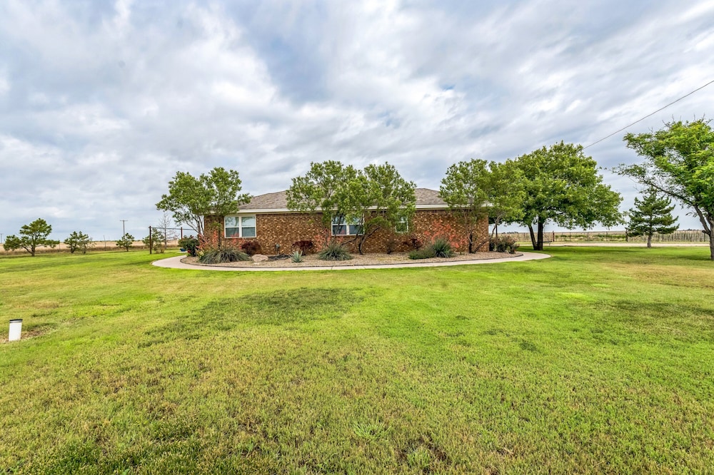 Peaceful Horse Ranch Escape Near Palo Duro Canyon 3 Bedroom Home