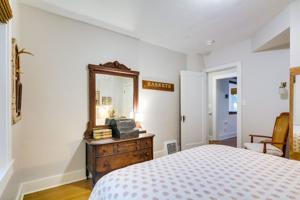 Springfield Vacations - Whimsical Cottage Near Springfield Art Museum! - Property Image 24
