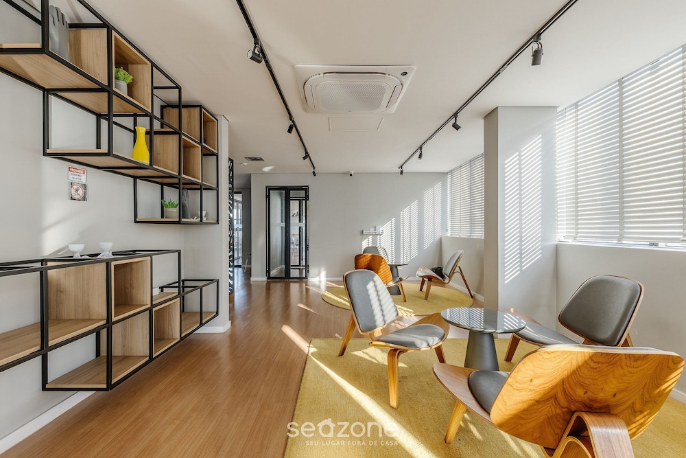 Comfortable and Complete Stay in Downtown Curitiba - ECL