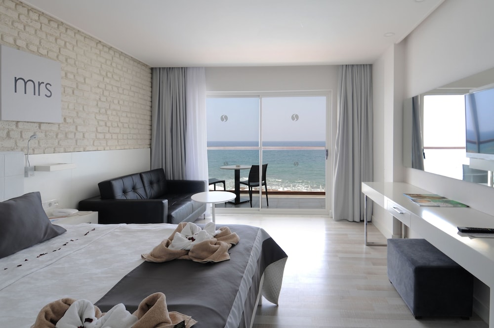 Gold Island Selected Hotel