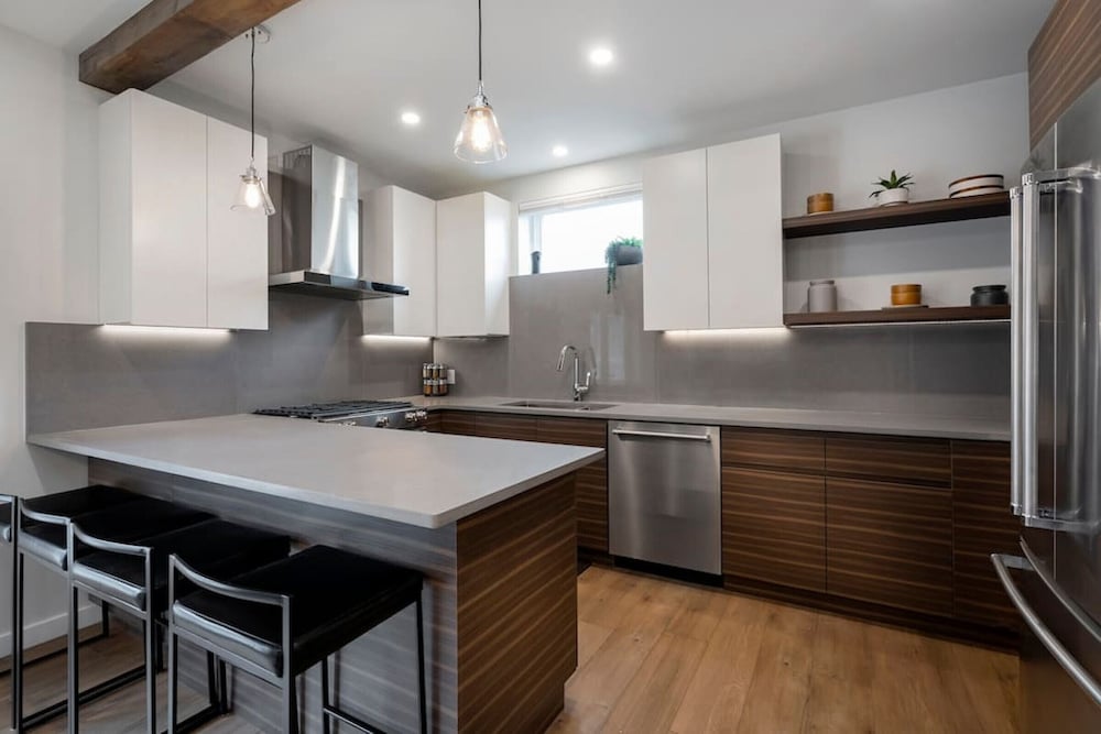 Mclean Stunning 3 Bdrm Reno - Few Blocks off Commercial - Image 5