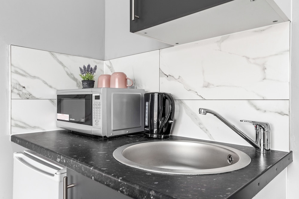 Cozy Serviced Room in Feltham Heathrow London Tw13