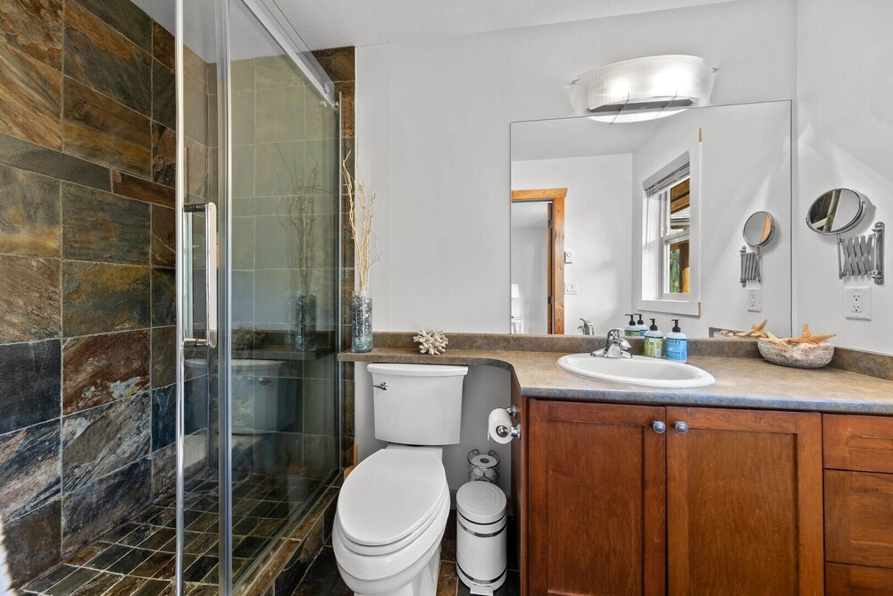 West Pine Lodge 3 Bedroom Home