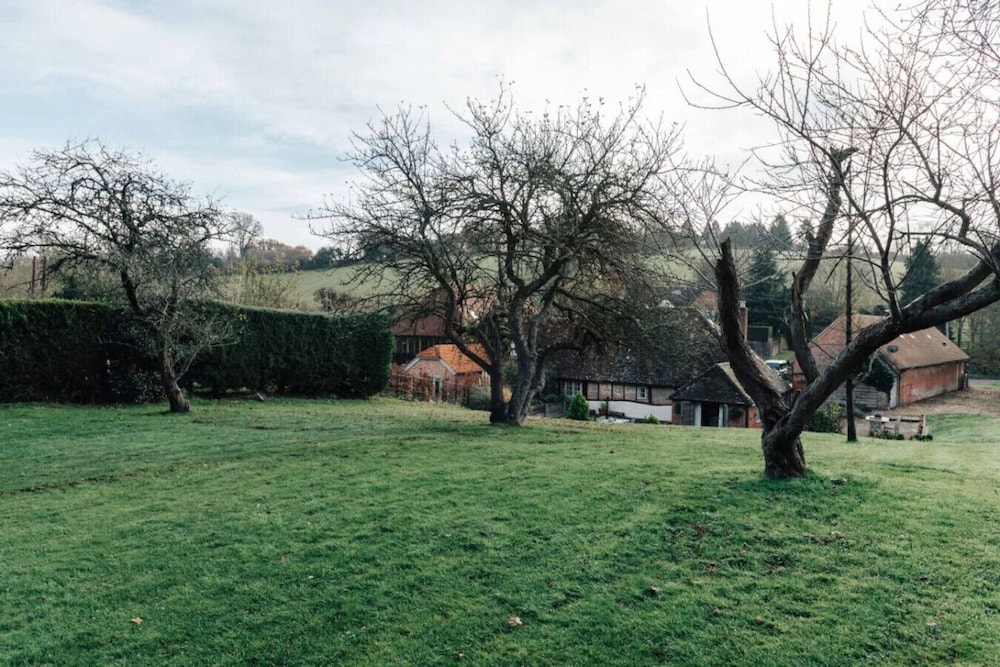 Antelope Cottage - Rural Pet Friendly Cottage