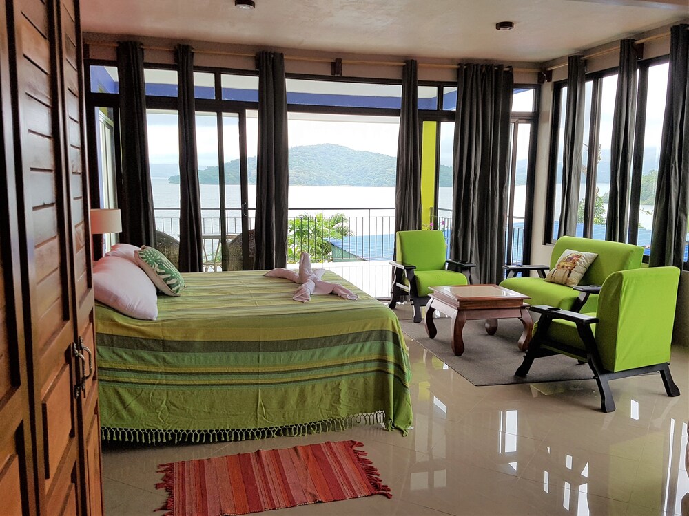 BlueBay Bugenvil Lake Lodge