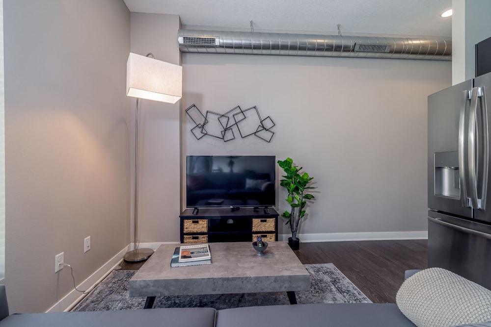 Des Moines Vacations - Des Moines Executive 1BD 1BA Downtown Apartment - Property Image 5