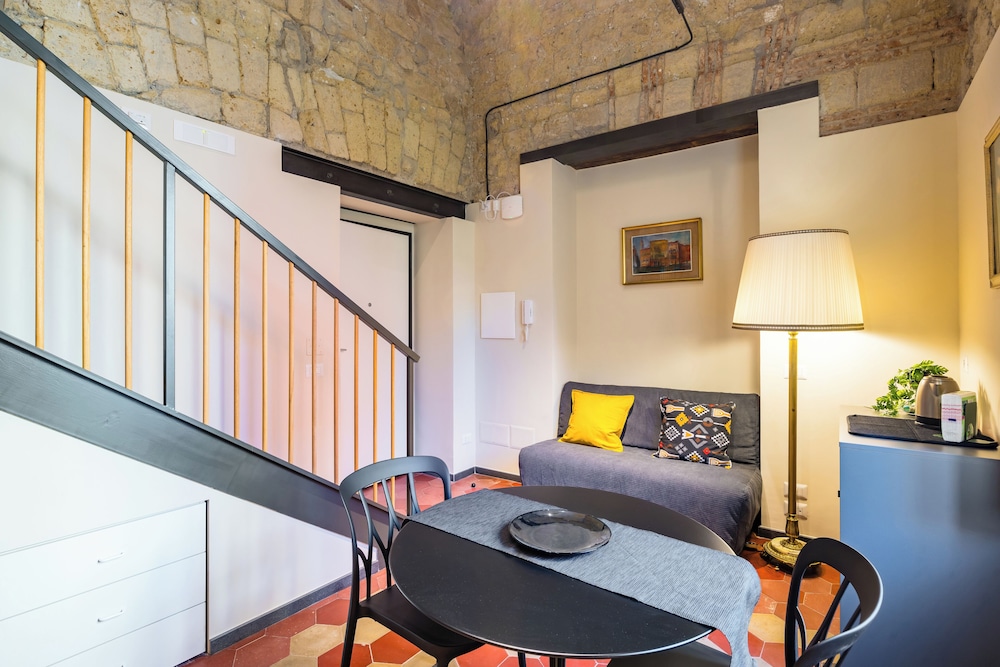 La Pinacoteca Aparthotel by NapoliApartments