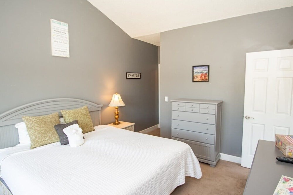 Magnolia North 4827-302 2 Bedroom Condo