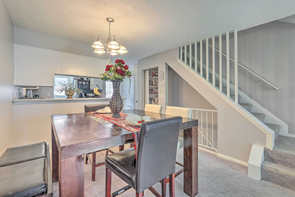 Norcross Townhome ~ 18 Mi to Dtwn Atlanta!