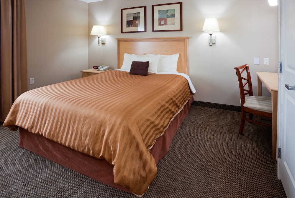 Milwaukee Vacations - Candlewood Suites Milwaukee Brown Deer, an IHG Hotel - Property Image 10