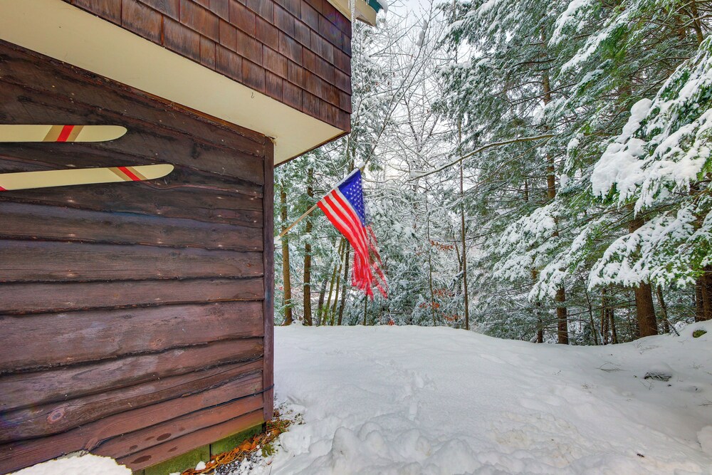 Cozy Ski Retreat! 3 Mi to Okemo Mtn Slopes