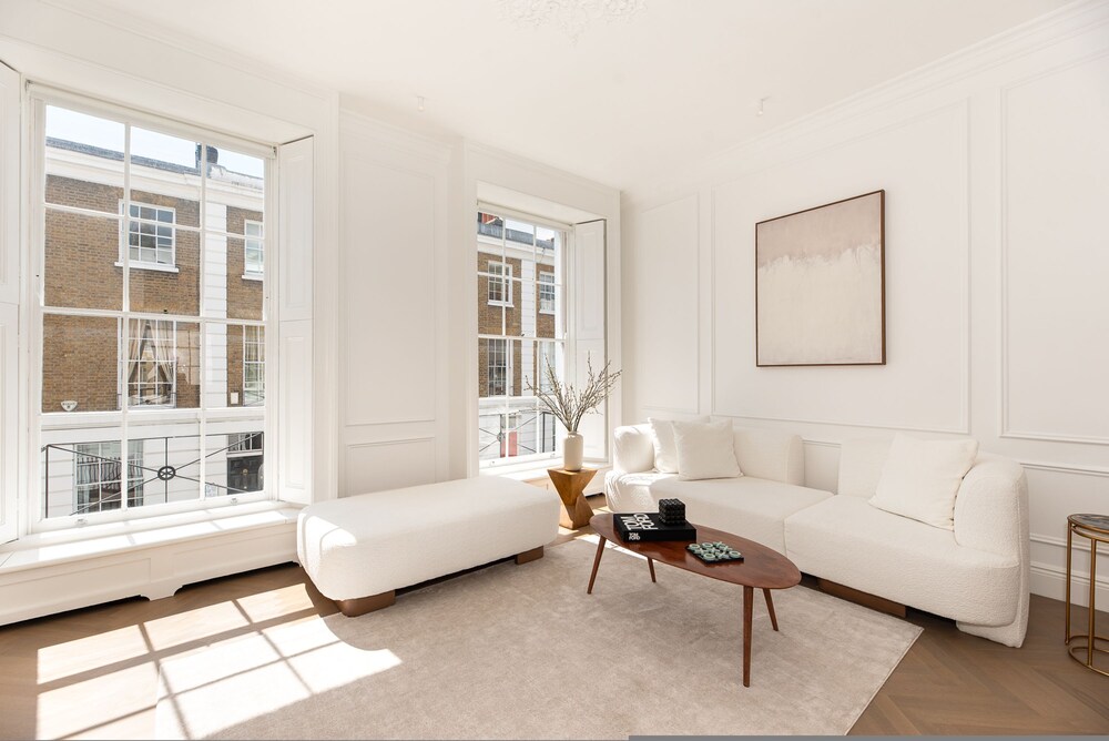 Elegant and Bright 3-bed Flat Near Sloane Square