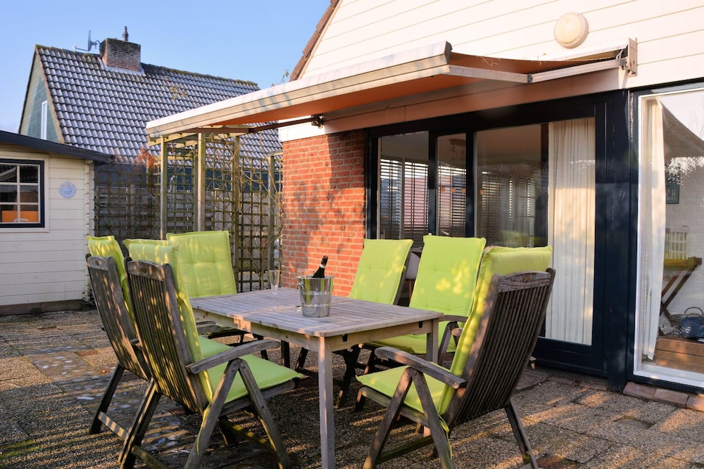 Cozy Holiday Home in Noordwijkerhout near Lake view 5