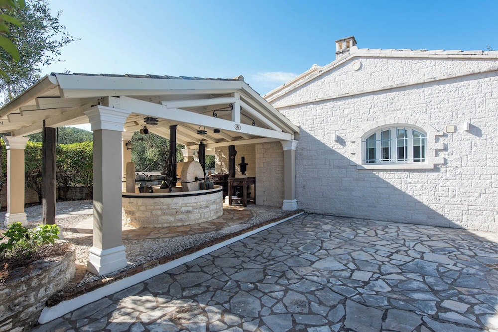 Thea Estate