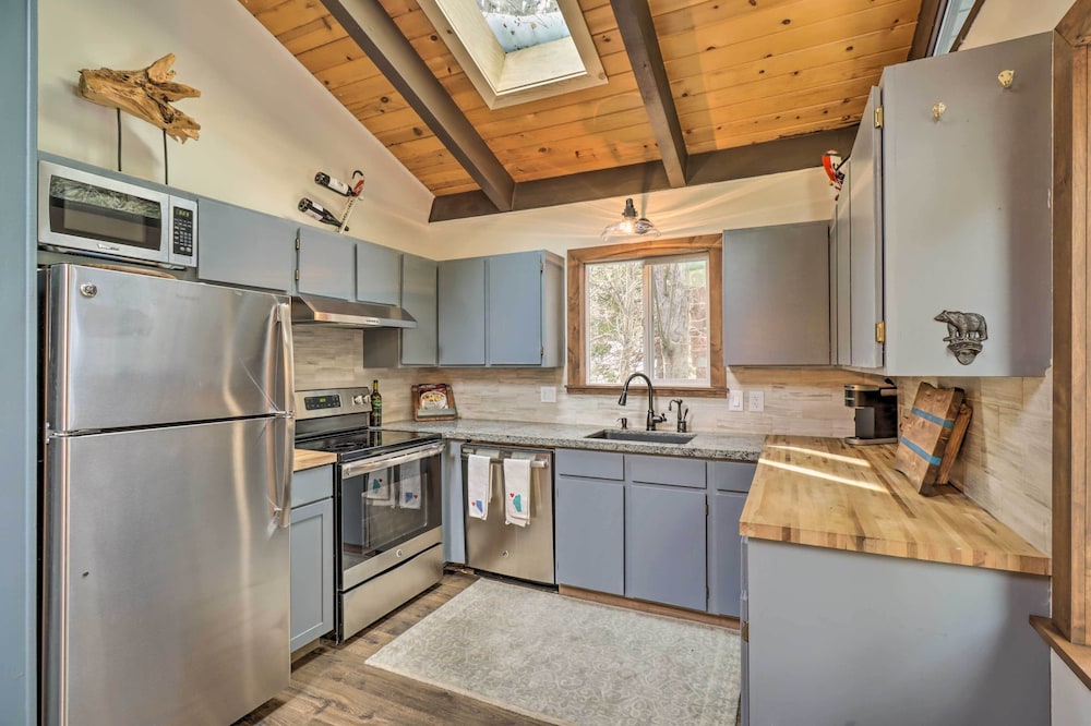 Lake Tahoe Vacations - Incline Village Cabin w/ Patio: 2 Mi to Beach! - Property Image 21