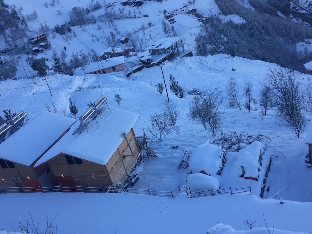 parla dağ evi