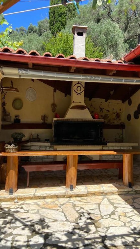 Green Yard Retreat - Family Getaway in Sidari Corfu