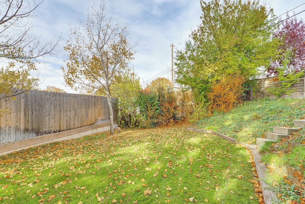 5 Mi to Hogle Zoo: Modern Retreat w/ Spacious Yard, photo 10
