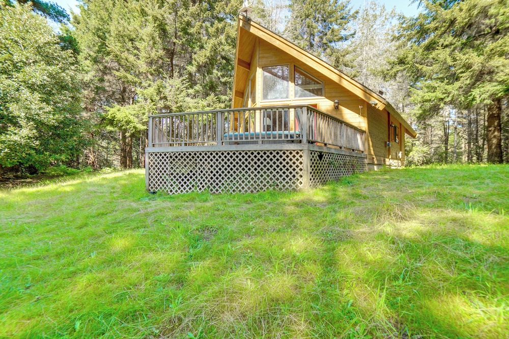 Hot Tub, 1 Mi to Beach: 12-acre Fort Bragg Cabin!