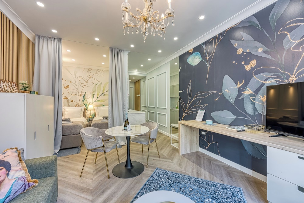 Boutique Downtown Studio with Balcony 1