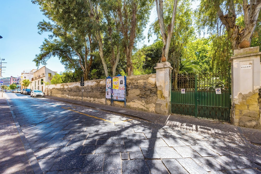 Villa Villari Terrace and Patio by Napoliapartments