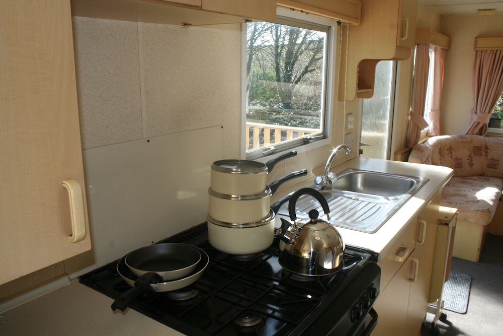 Lovely Bk Calypso Bluebird 6 Berth Holiday Caravan