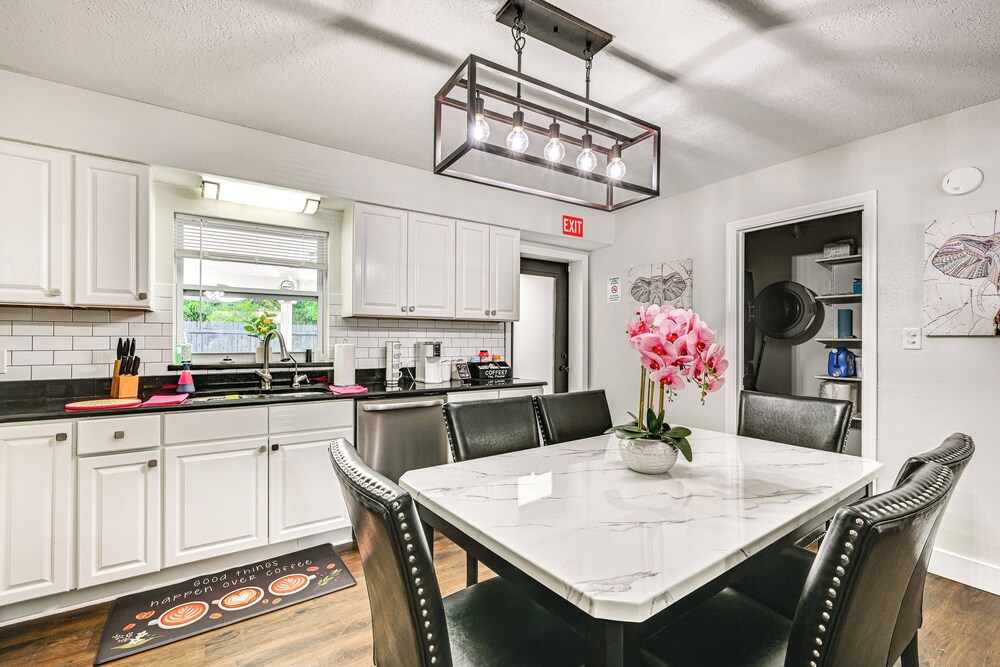 7 Mi to Busch Gardens: Lutz Home w/ Patio!