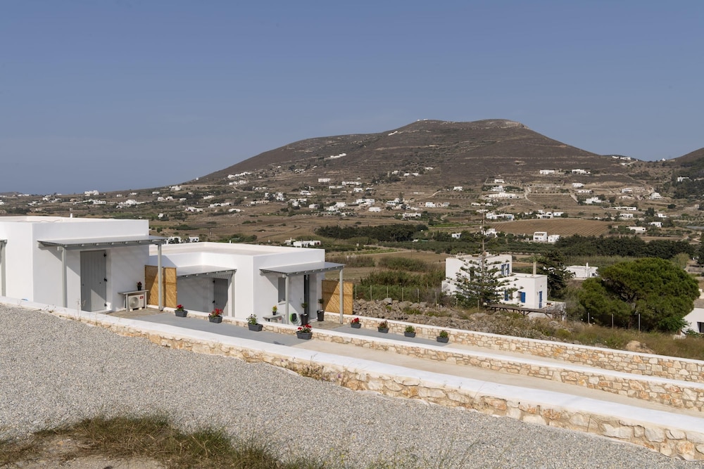 Parikia s Sunlight 2bedroom House
