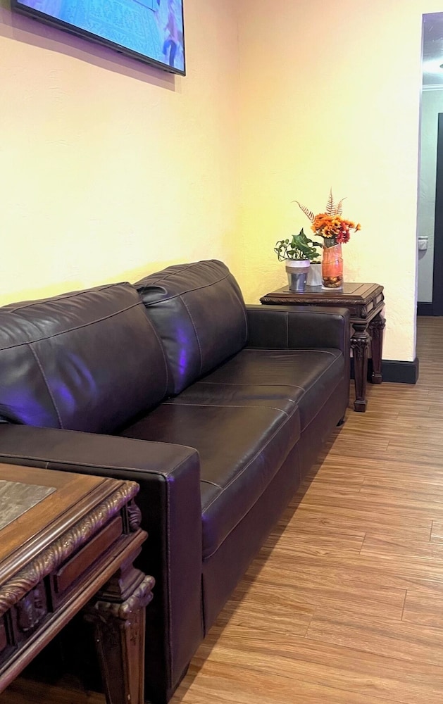 The Oasis Extended Stay - Property Image 8