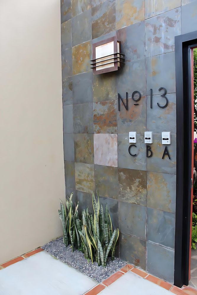 Luxurious Ajijic 2 Bedroom House - Huge Patio -bikes -gym -pickleball Court