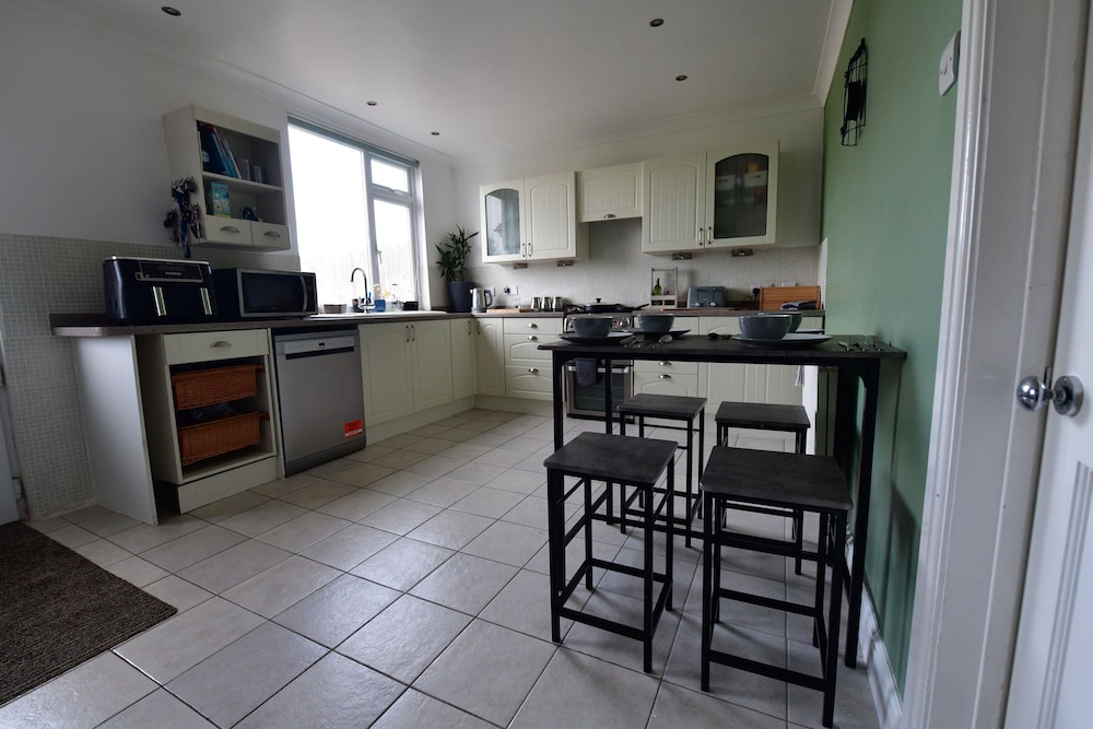 2Bd Garden Home - A Short Walk To Stonehenge