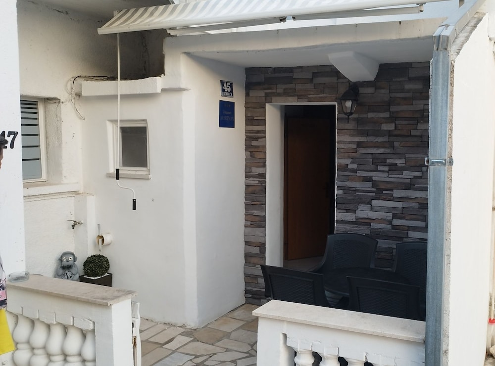 Apartment Leo Povile