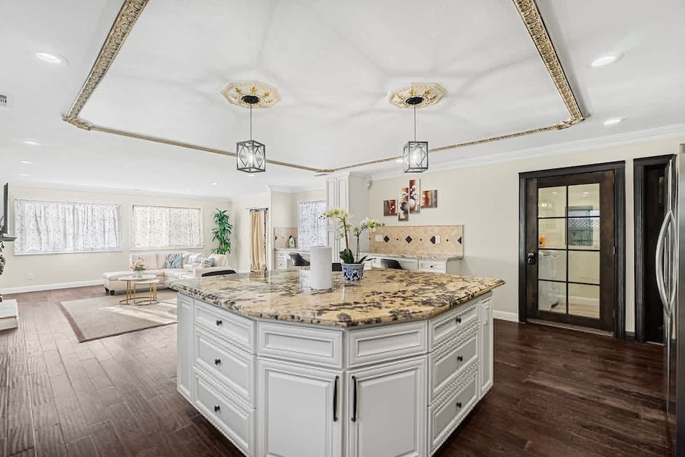 Stunning House wt 6Br 5bth SJ