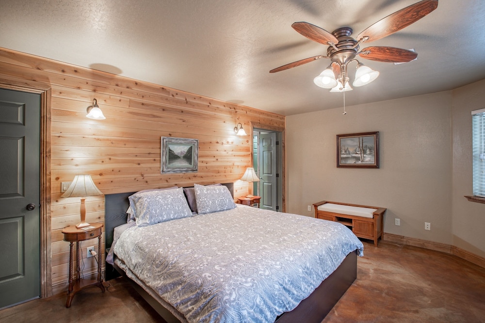 Mountain Retreat with Hot Tub Pool Table - Just over 1 hour to Squaw Valley Resort! by RedAwning - Property Image 18