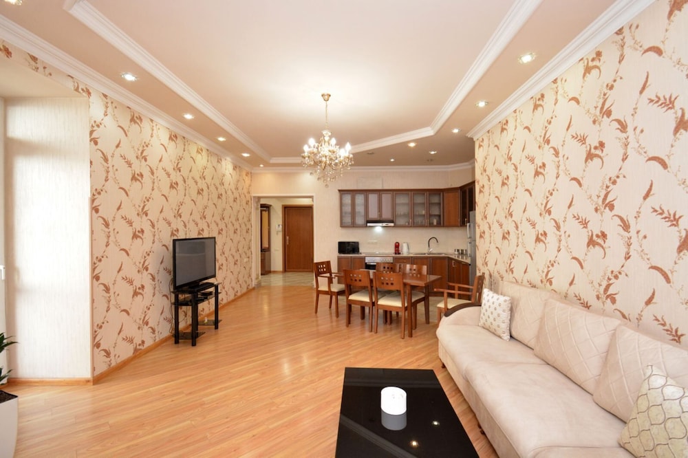 North Ave. Apartments by Luxe Group HH55