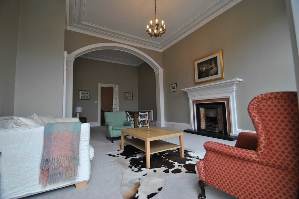 Grand New Town 2 Bedroom in Central Edinburgh