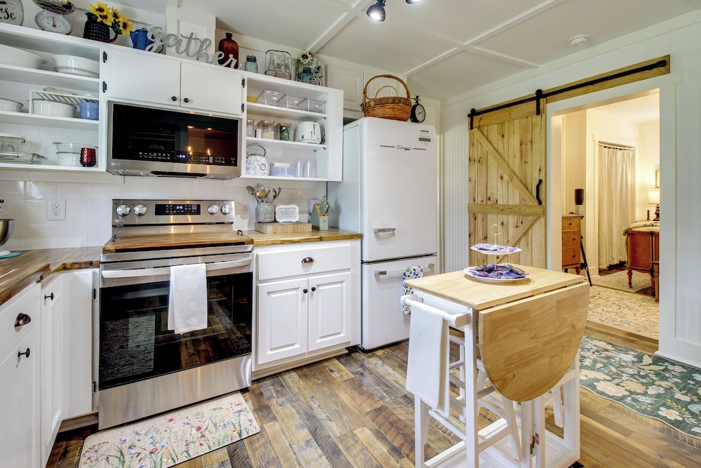 Shepard Cottage Near Wilmington & Wedding Venue