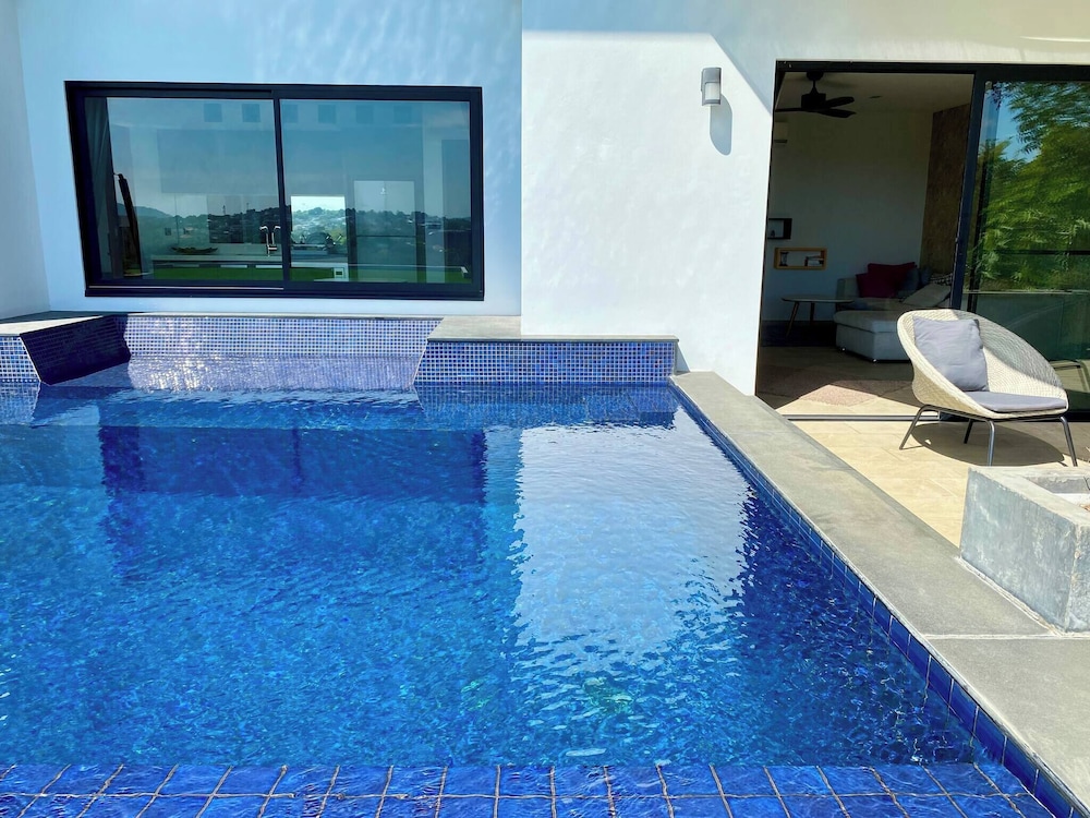 Tropical Viewpoint With Private Pool - Lux Living