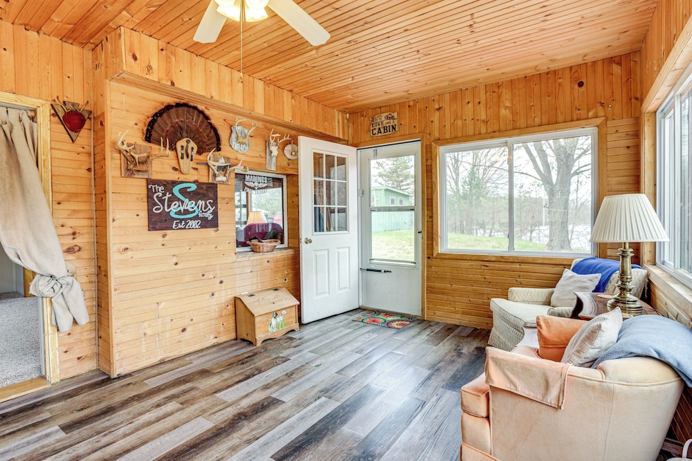 4 Mi to Snowmobile Trails: Muskegon River Retreat