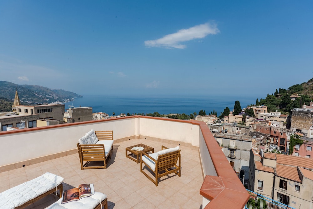 Giardino Degli Aranci With Terrace by Wonderful Italy