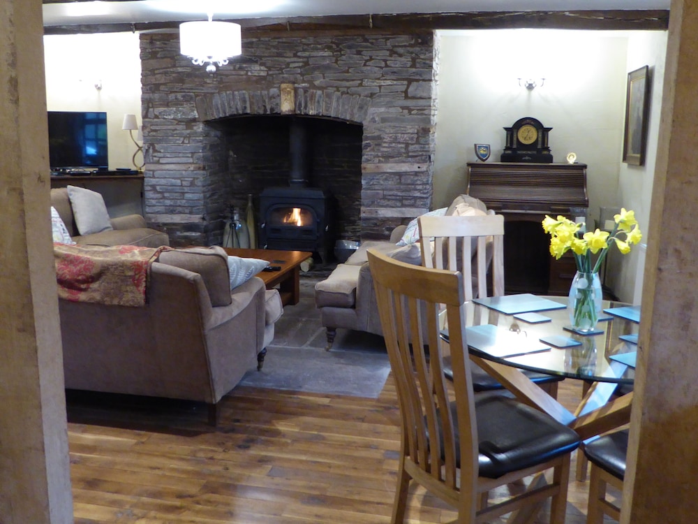 Hilltops Brecon Holiday Cottages view 4