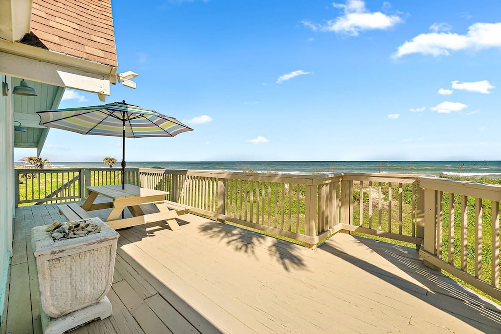 Pelican Beach Private Ocean Front Beach House- Sleeps 10 Bring Your Surf Boards