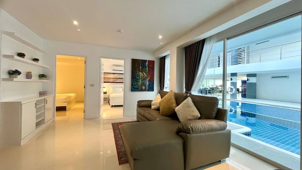 B12 - 2 Bedroom Condo With Pool Access, Karon Beach