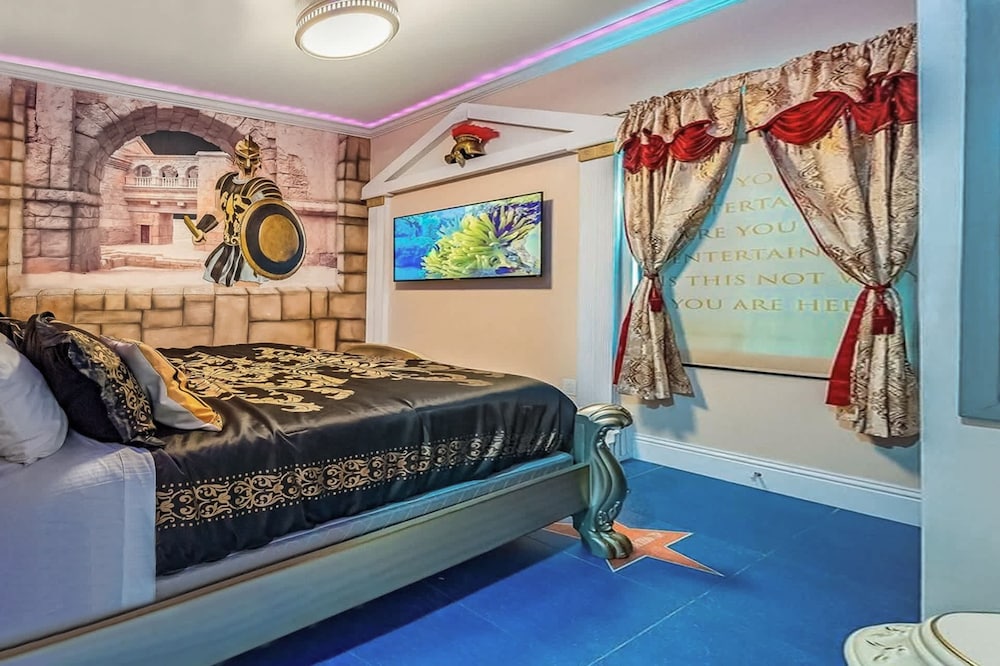 Ultimate Hollywood Themed Mansion for Big Groups