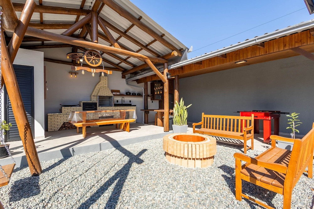 Comfortable and Sophisticated Accommodations Just Minutes From the Beach - VIL