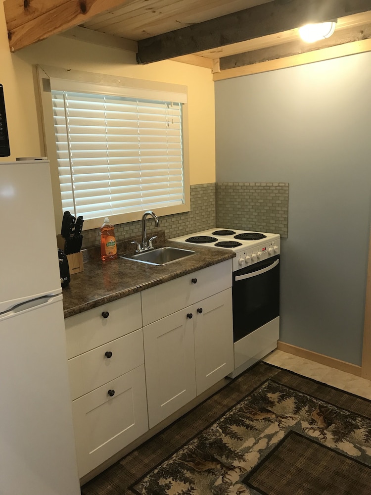 Longmuir's Hidden Cove Cottage Resort
