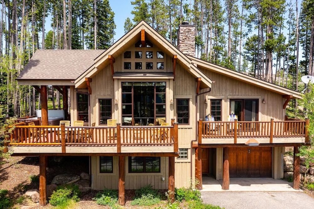 4 Full Moon 4 Bedroom Home by Moonlight Basin Lodging view 4